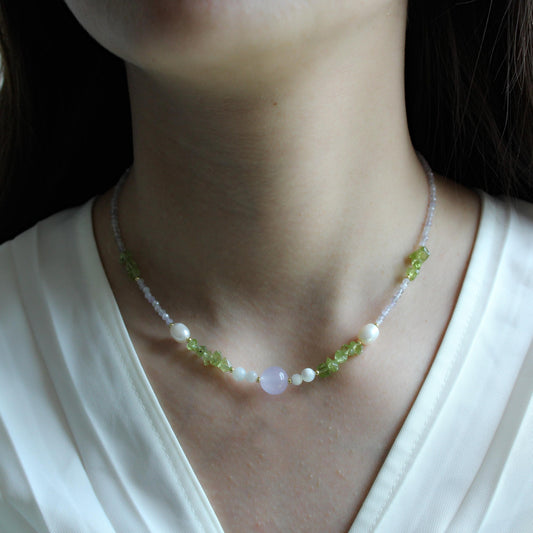 freshwater pearl olivine necklace. Real pearl necklace. Minimalist necklace. Bridal necklace. Gemstones necklace，handmade